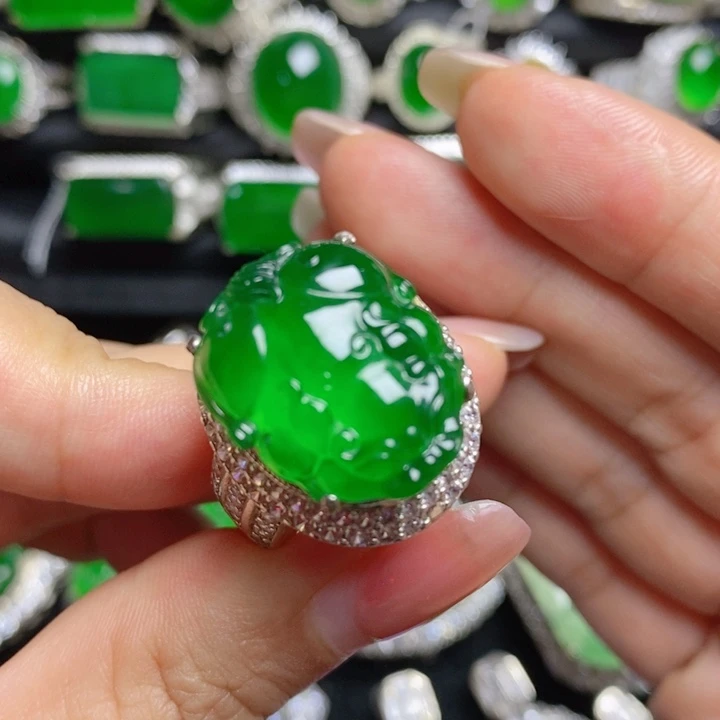 翡翠挂件未镶嵌貔貅