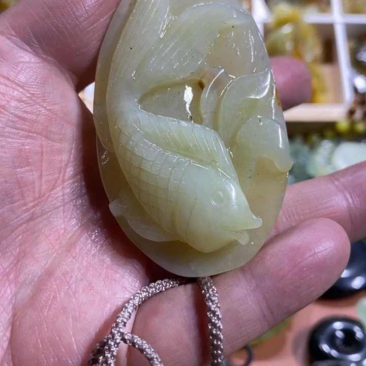 蛇纹石玉颈饰未镶嵌