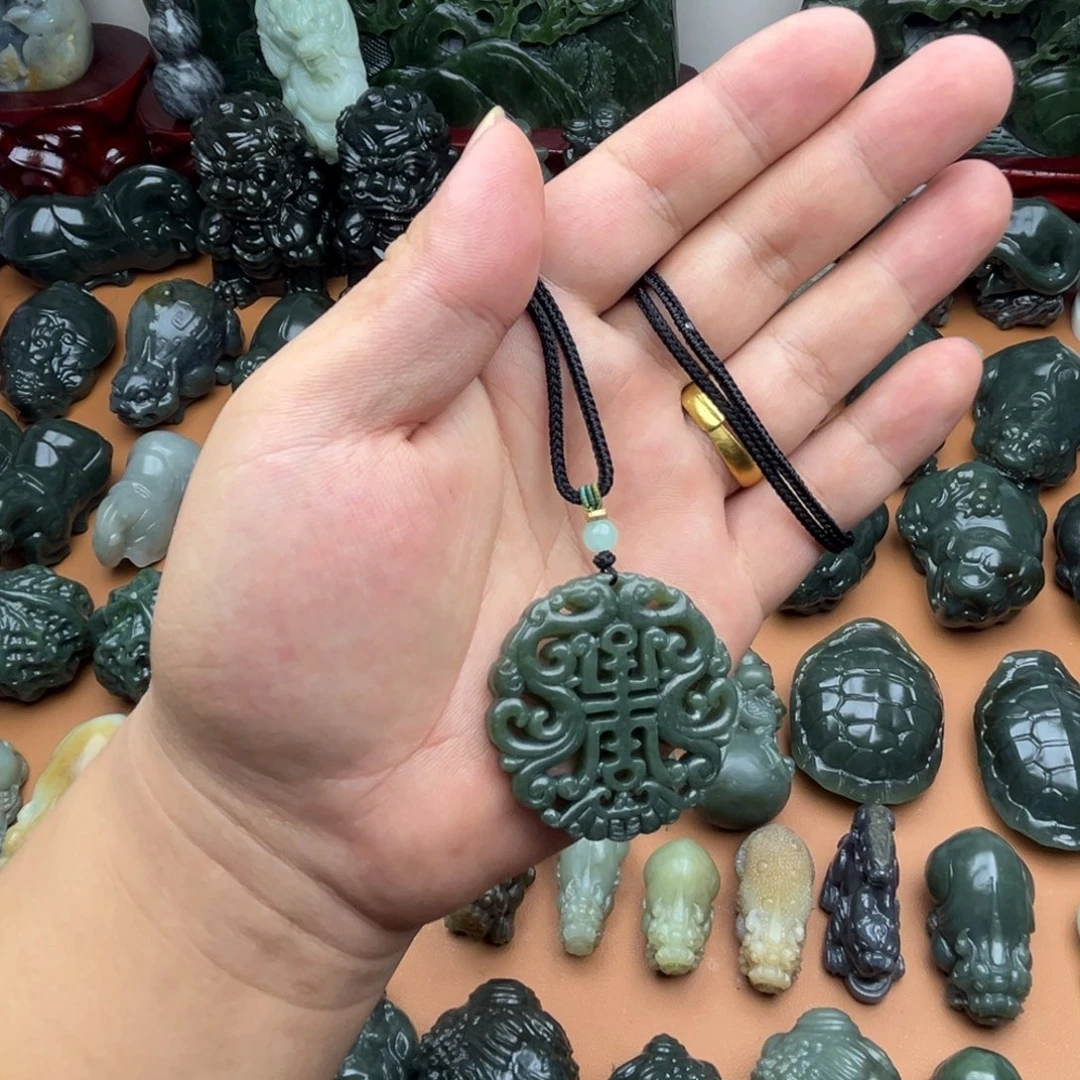 和田玉未镶嵌把件