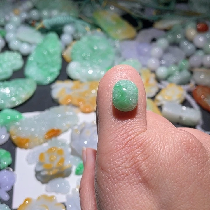 颈饰未镶嵌翡翠天