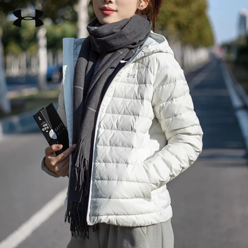 安德玛羽绒服女款鸭绒春季保暖训练运动训练轻便短款宽松连帽外套