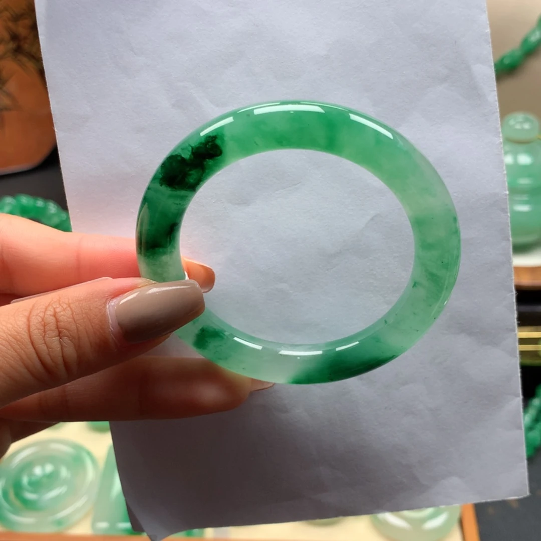 【闪购商品】未镶嵌手镯石英质玉