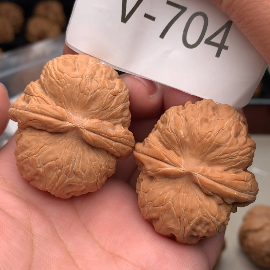 文玩核桃把件42元宝……….