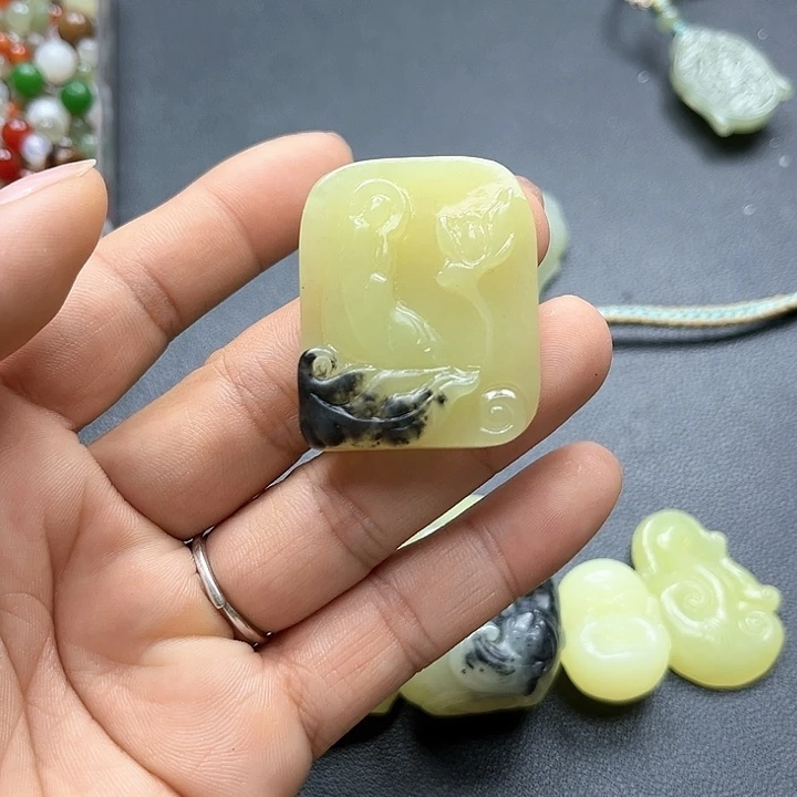 【闪购商品】颈饰未镶嵌和田玉雨*?