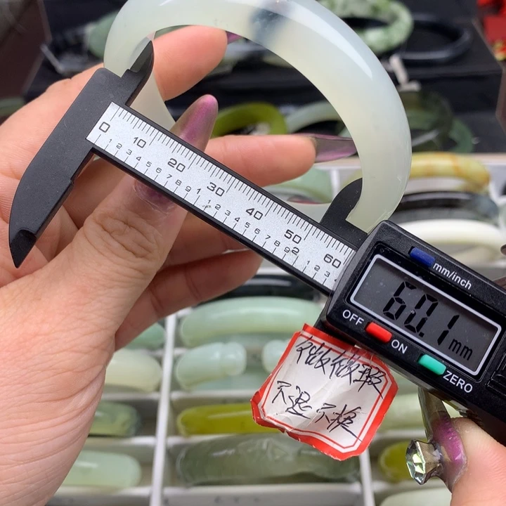 蛇纹石玉手镯未镶嵌698