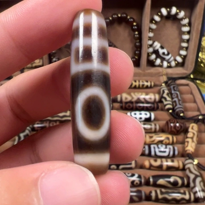 王***王未镶嵌颈饰玛瑙/玉髓