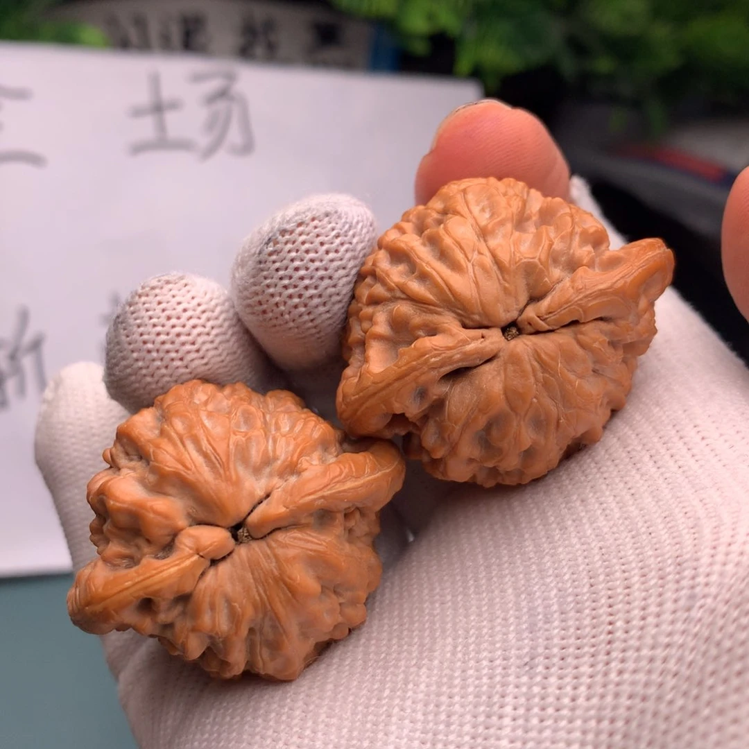 阿***虎文玩核桃吊坠金公子，9