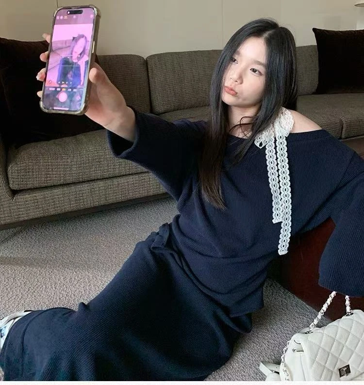 352秋季新款美式辣妹蕾丝绑带斜肩设计感长袖上衣高腰半身裙套装