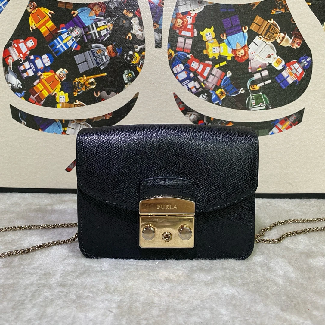 95新 FURLA/芙拉 21190斜挎包13*17