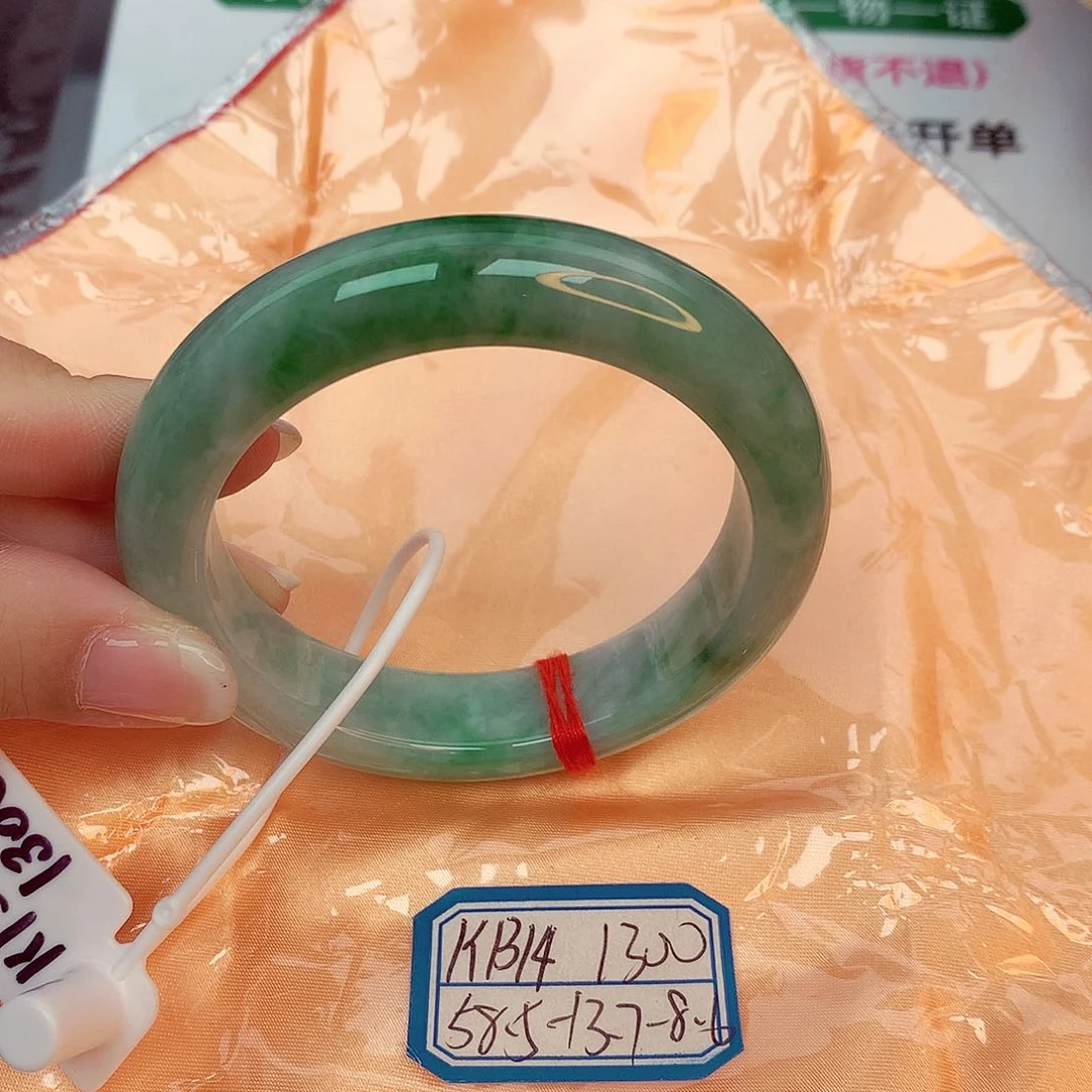 翡翠手镯未镶嵌缅甸翡翠