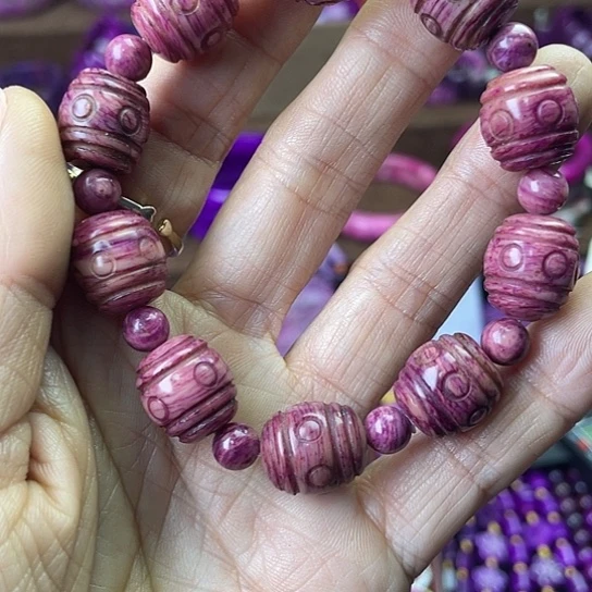 非金属南非老油料红丝绒手串S6