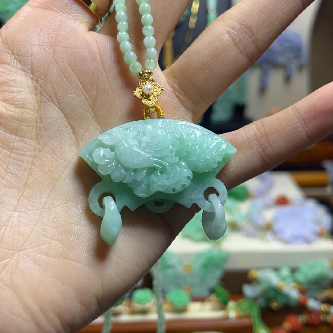 不***计翡翠未镶嵌颈饰天然翡翠