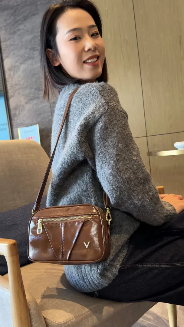 新款多隔层小包包