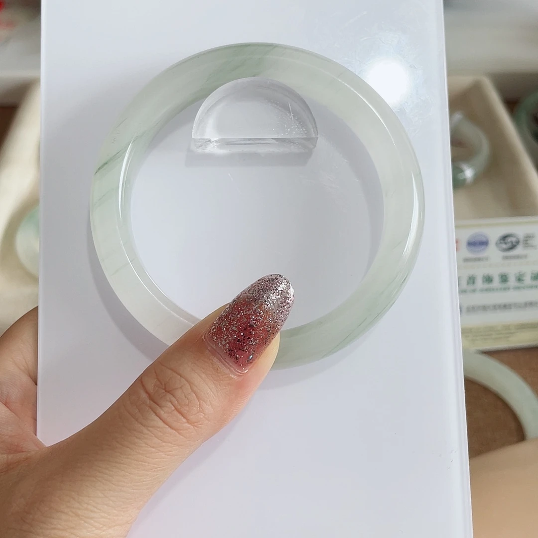 粟***姐未镶嵌手镯石英质玉17
