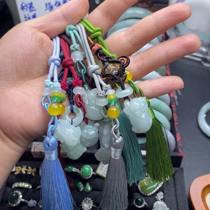 翡翠未镶嵌颈饰翡翠车挂福利