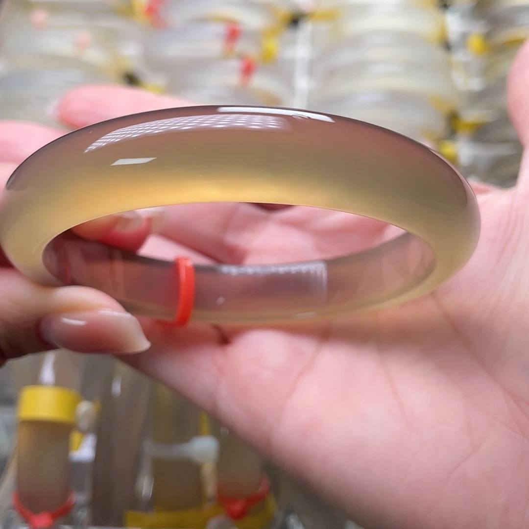 张***，玛瑙/玉髓未镶嵌手镯63.8宽12.8厚7.7