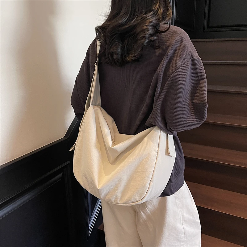 帆布包包女大容量2025新款休闲小众设计单肩斜挎包学生通勤饺子包