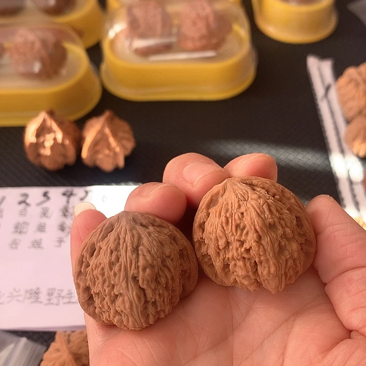 文玩核桃吊坠35尺红玛瑙