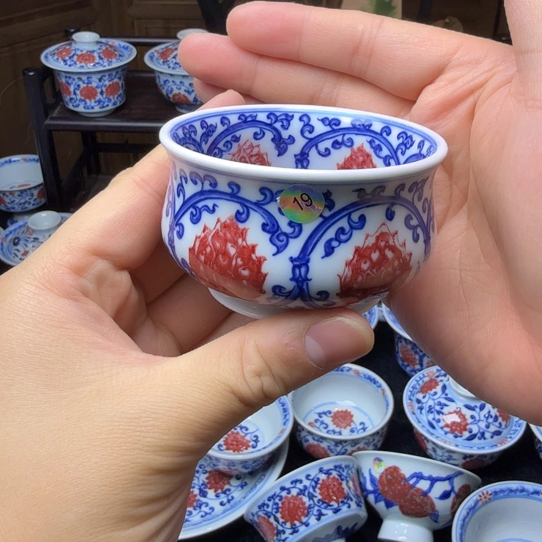 青花釉里红满绘卢氏杯