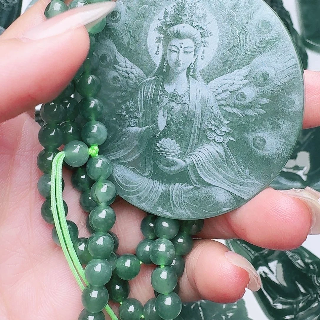 翡翠未镶嵌颈饰多样性发其一