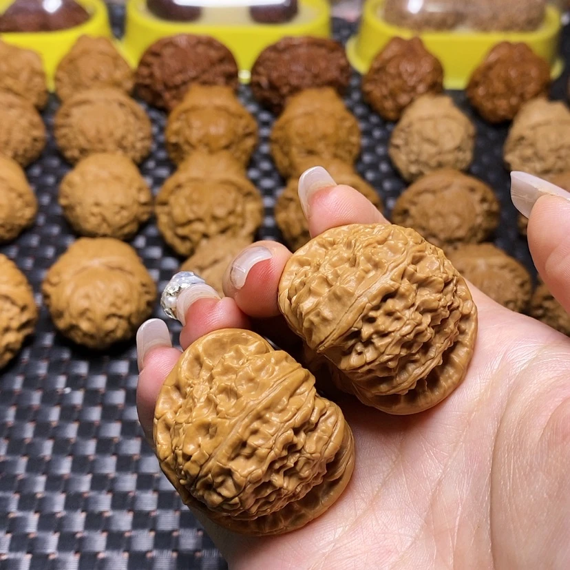 【闪购商品】文玩核桃吊坠白狮子40