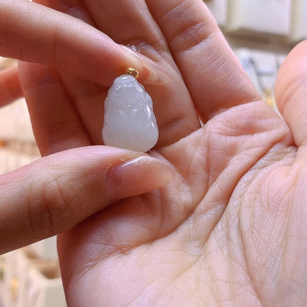 和田玉吊坠(赠链)18K金镶嵌万*?