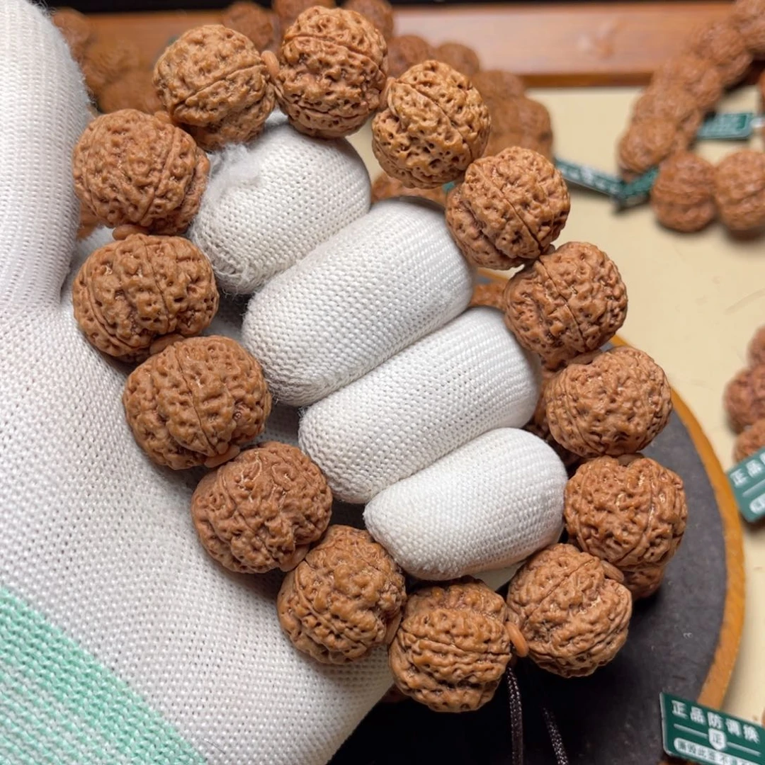 劉****手串金刚菩提古龙凹底梅花双龙A级22+