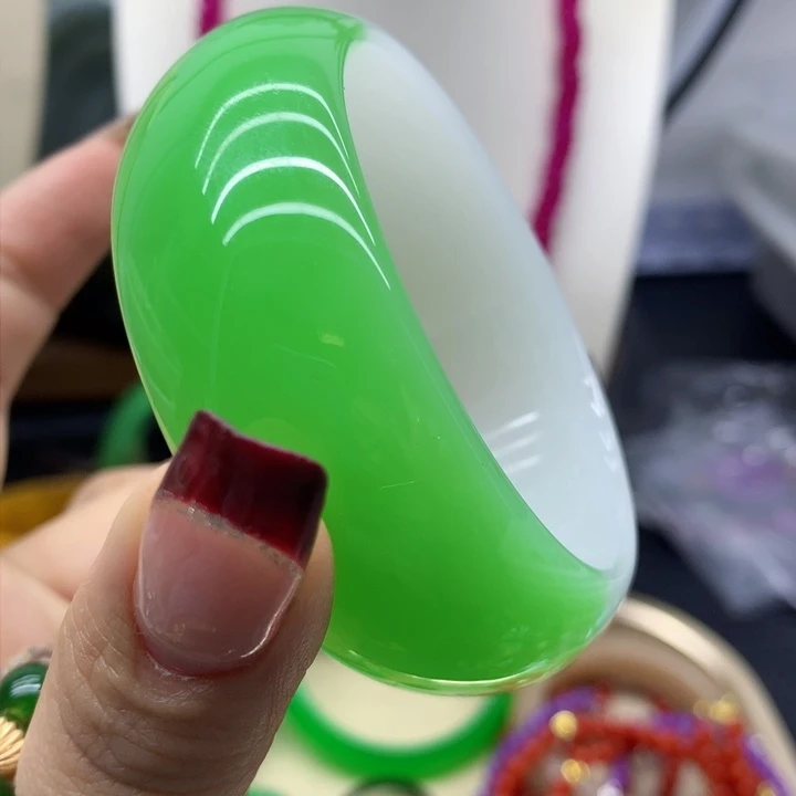 和田玉颈饰未镶嵌手镯