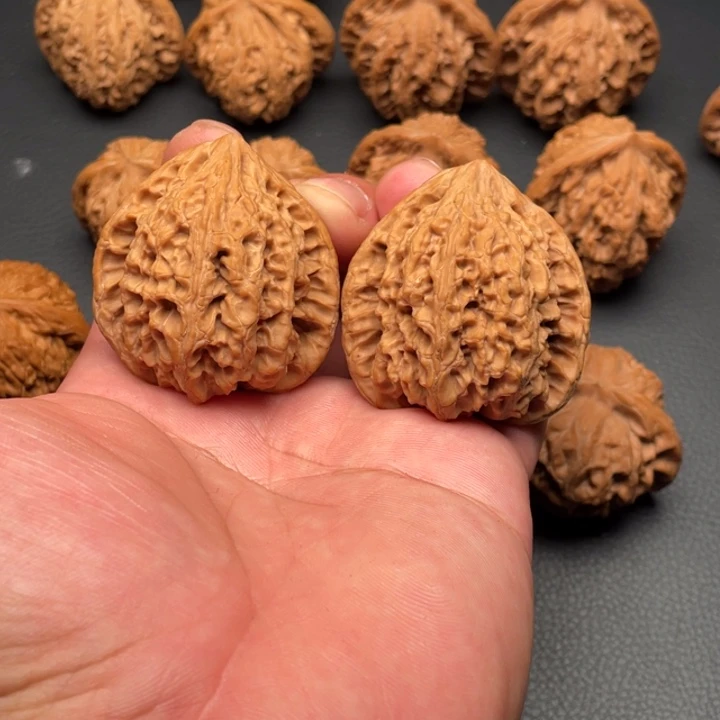 智***里桃核把件虎头王43尺寸