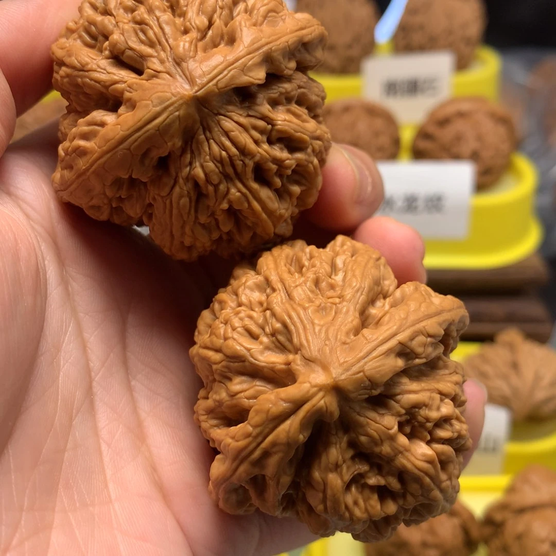 文玩核桃把件龙**上48.6粗筋68克