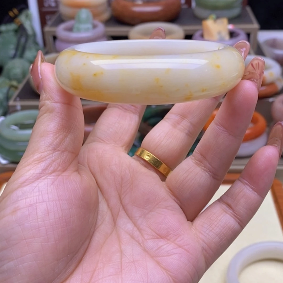 【闪购商品】石英质玉手镯未镶嵌