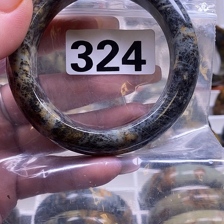 巧***巧蛇纹石玉未镶嵌手镯