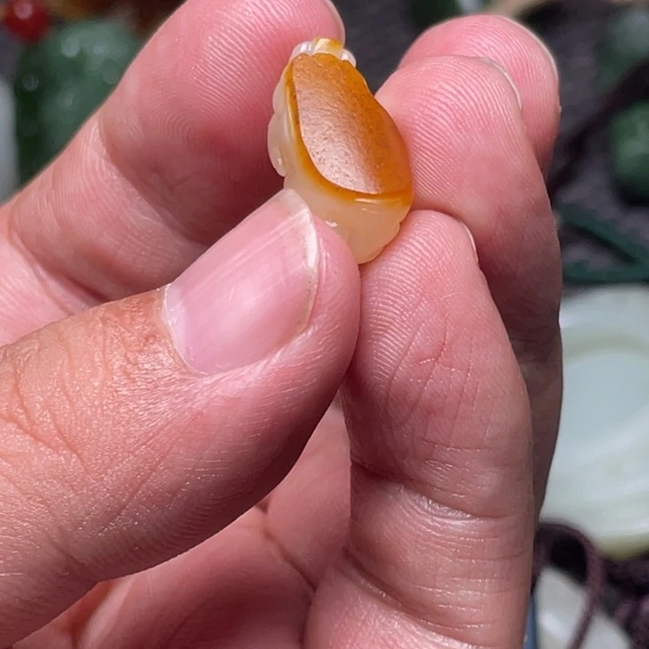 摸***。和田玉未镶嵌颈饰
