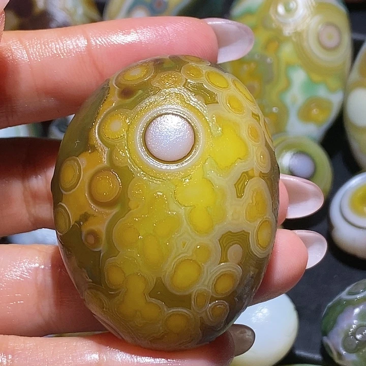 玛瑙/玉髓未镶嵌珠宝奇石75