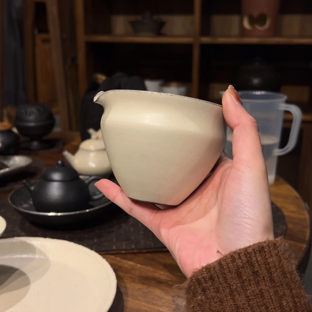 摆件陶瓷。    陶瓷。