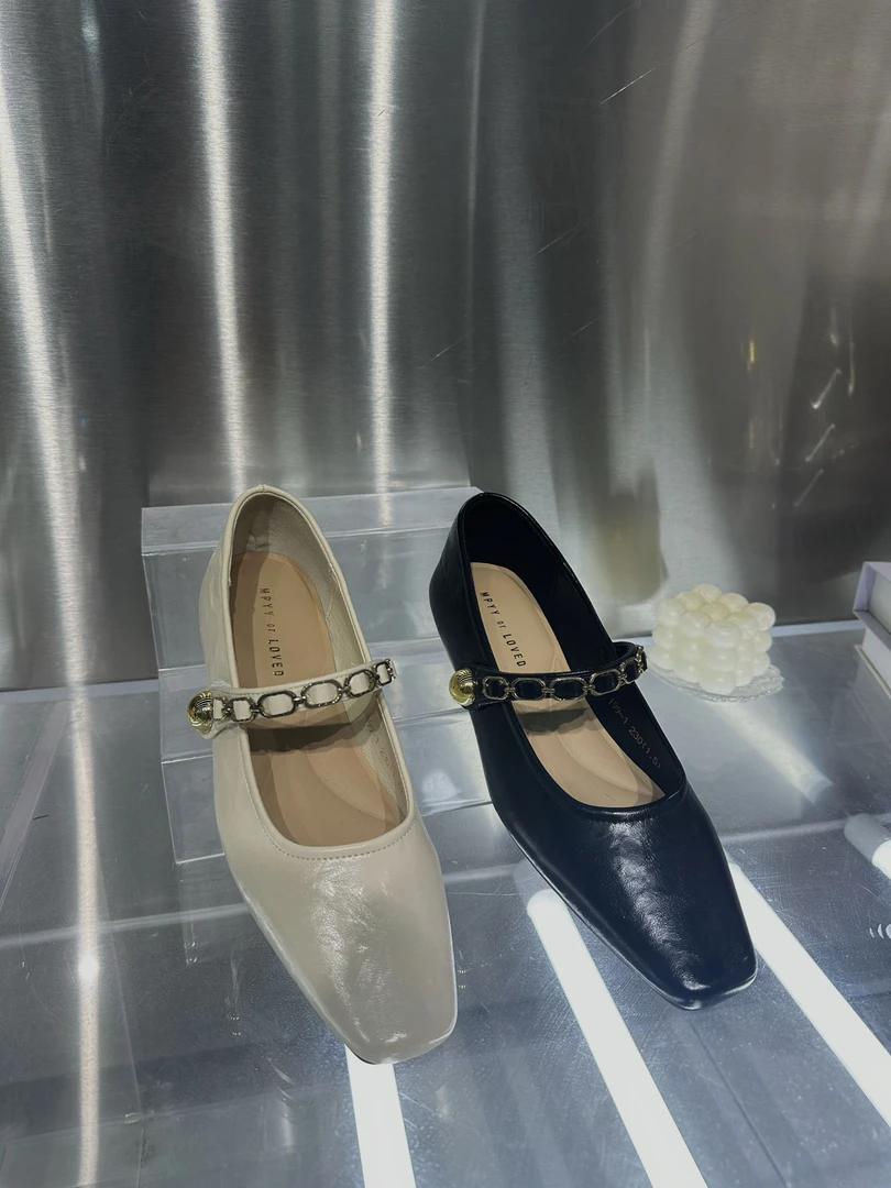 仓美美女装-淑女风链条一字带小单鞋（卡码推荐拍大！）