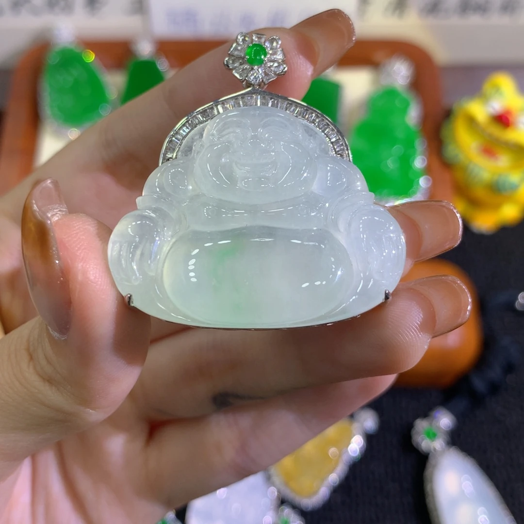 翡翠18K金镶嵌颈饰