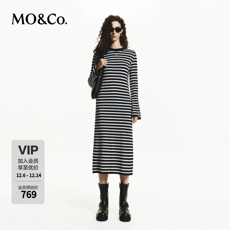 MOCO秋绵羊毛山羊绒喇叭袖正肩条纹针织连衣裙MBD3DRS034