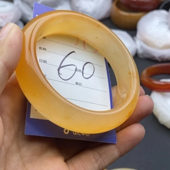 石英质玉未镶嵌手镯