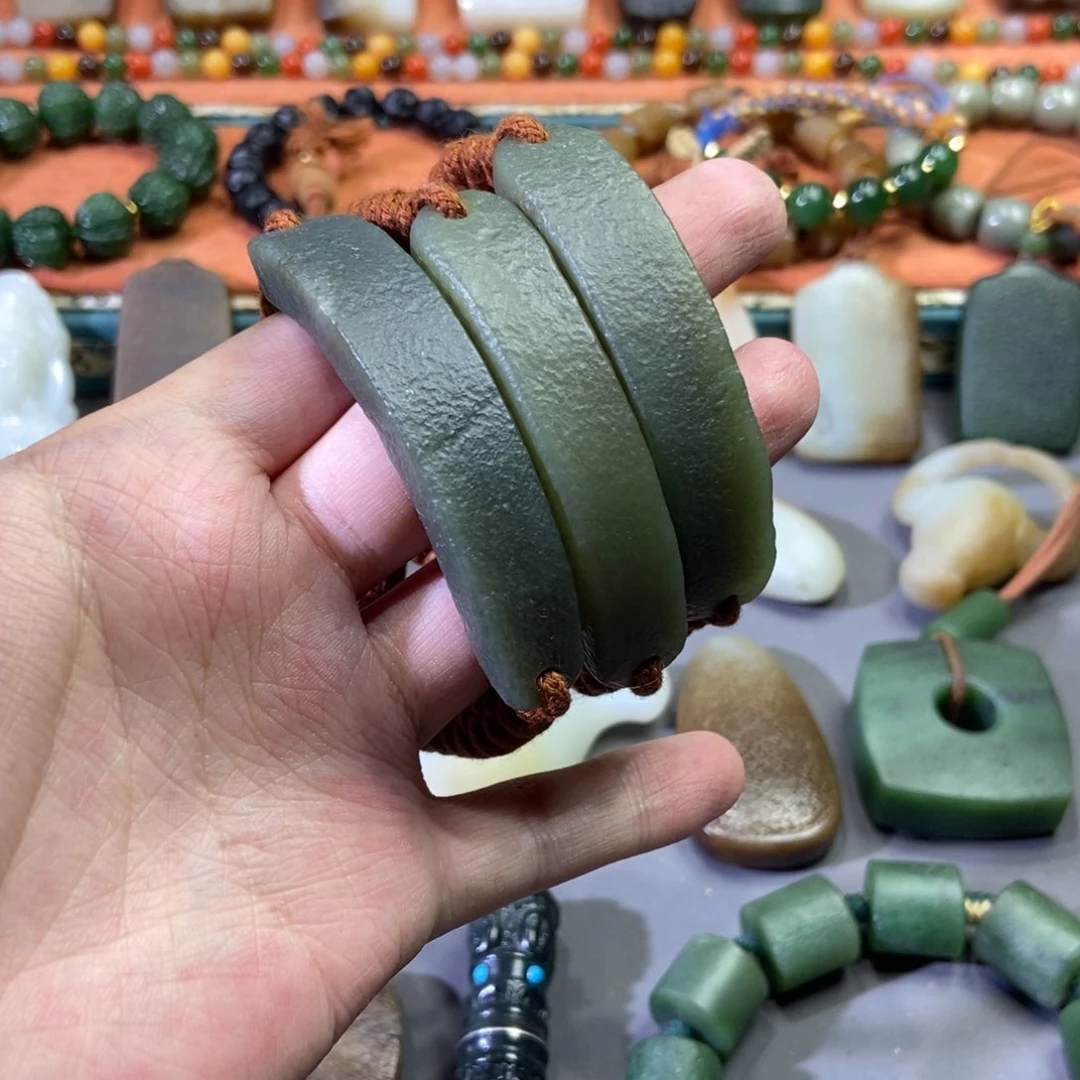 和田玉颈饰未镶嵌