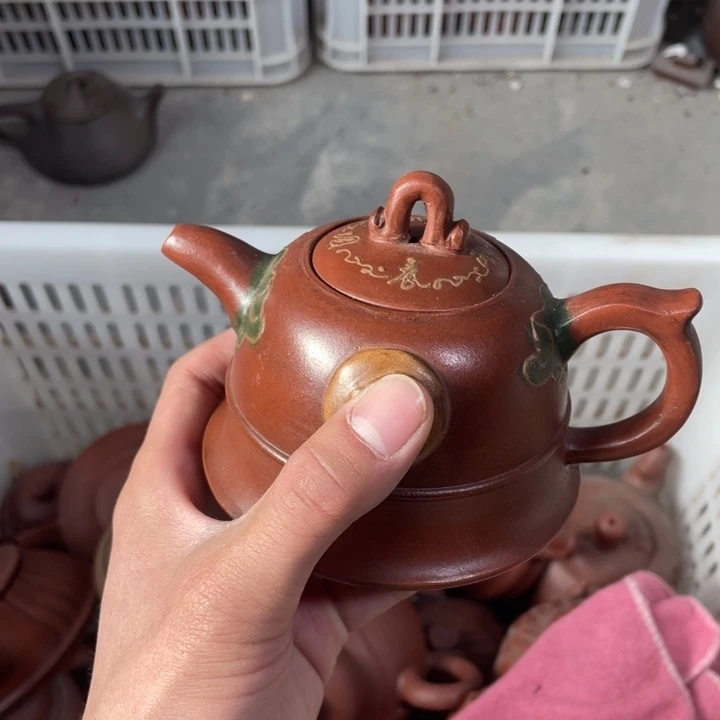 老厂紫砂壶一件。