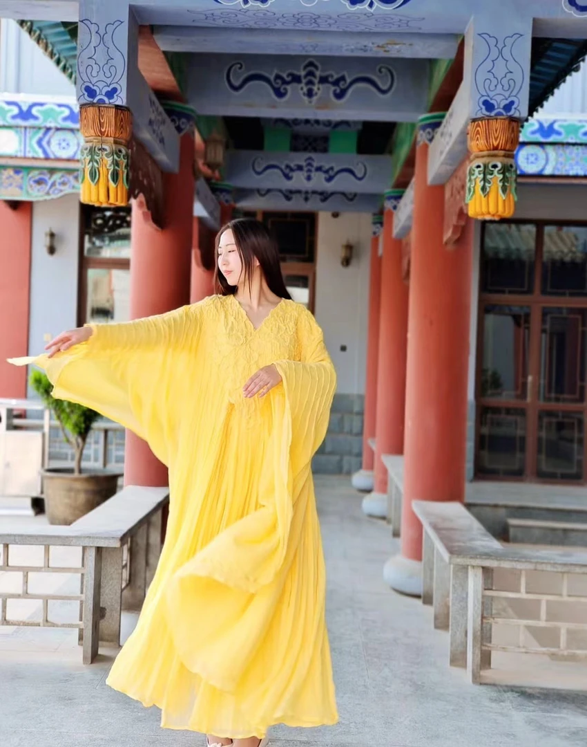 妙谛阁原创国风莺黄色v领花瓣钉珠棉麻修身飘逸大摆禅裙