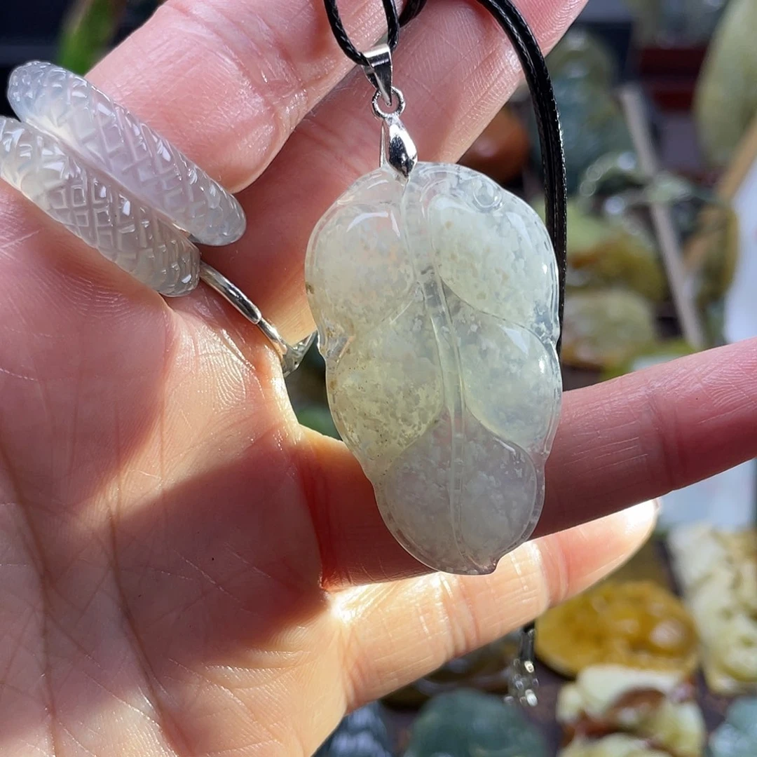 岫玉颈饰未镶嵌天青冻叶子