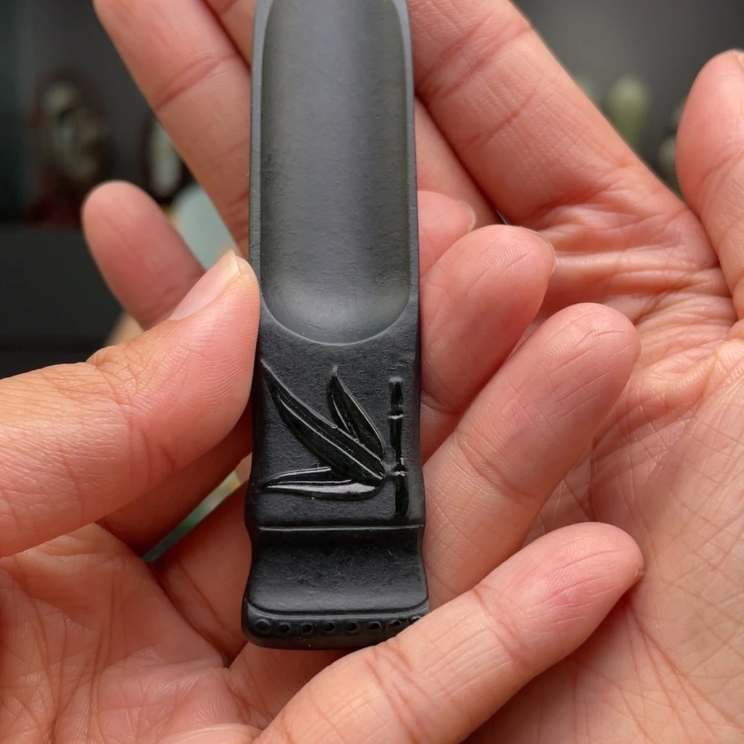 和田玉未镶嵌把件