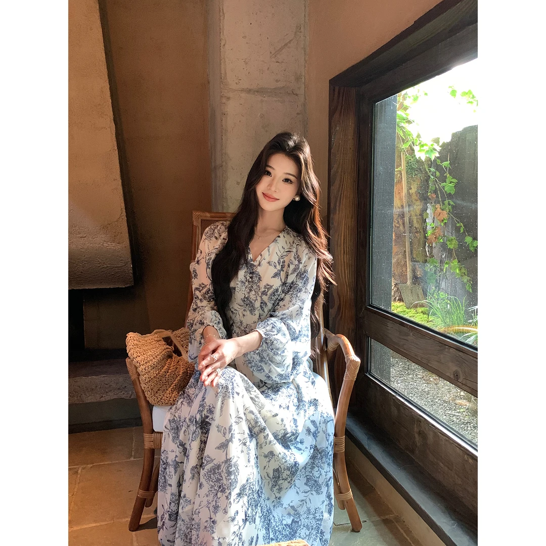 ICELOLLY新中式青花瓷收腰连衣裙女2025夏超好看气质显瘦掐腰裙子