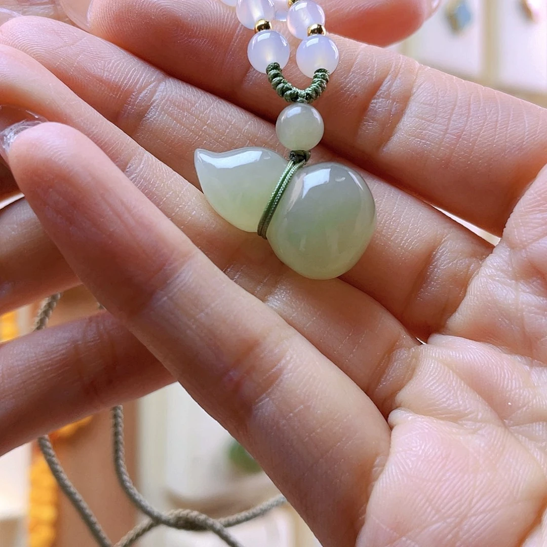 和田玉吊坠(赠链)未镶嵌泉*