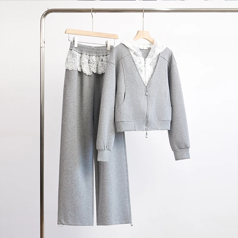 今年流行女装套装2025韩版高级感拼接蕾丝连帽卫衣+休闲裤两件套
