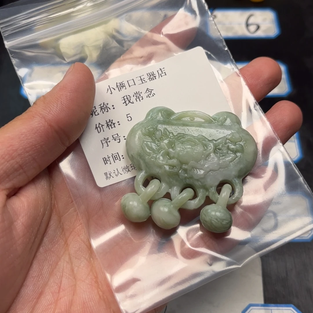 我***念未镶嵌蛇纹石玉颈饰