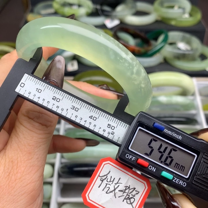 蛇纹石玉未镶嵌手镯622