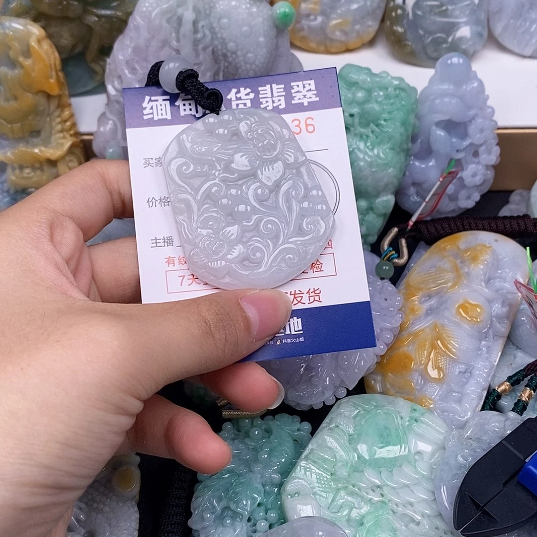 吊坠(不含链)未镶嵌翡翠